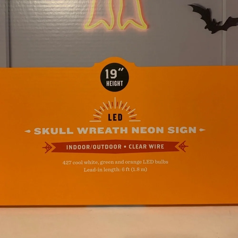 NIB. HYDE & EEK! Skull Wreath Neon Wall Light